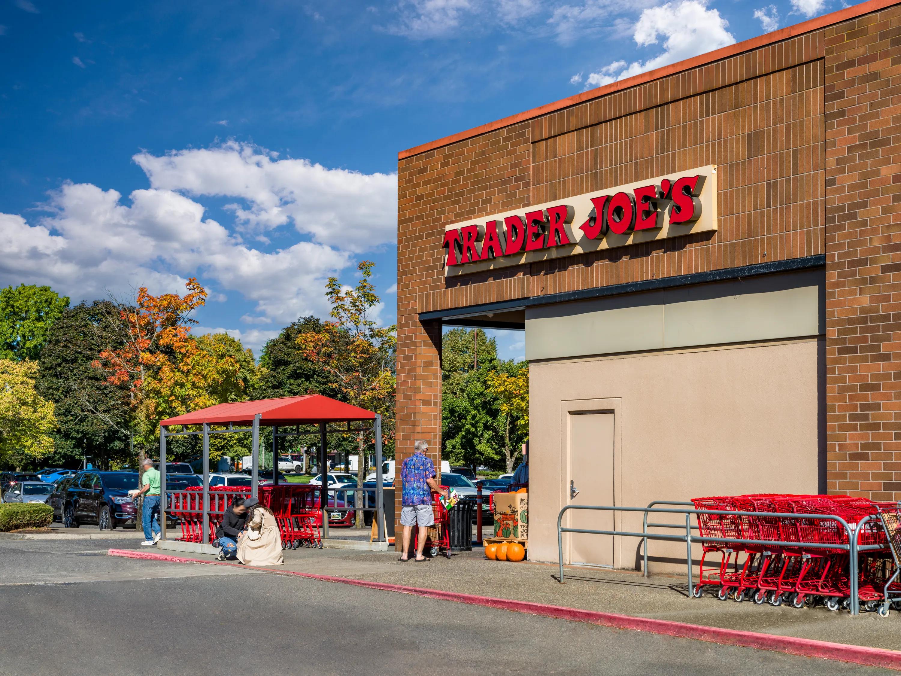 Modera Beaverton is just 0.2 miles from Trader Joe's and near great dining, entertainment, and shopping apartment homes for rent in or