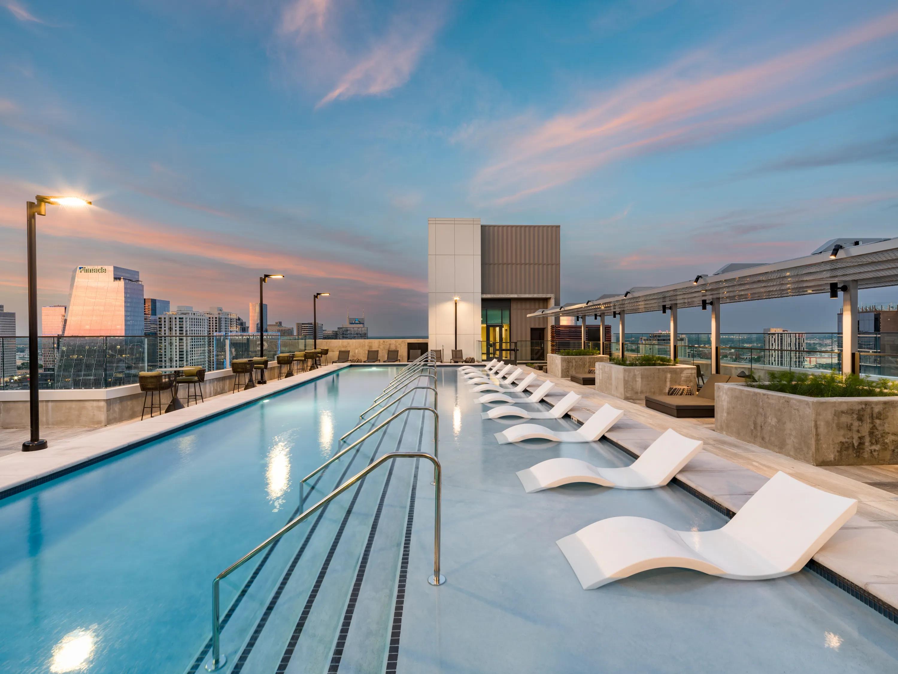 rooftop pool with skyline views at duskmodera mcgavock apartment homes for rent in nashville tn