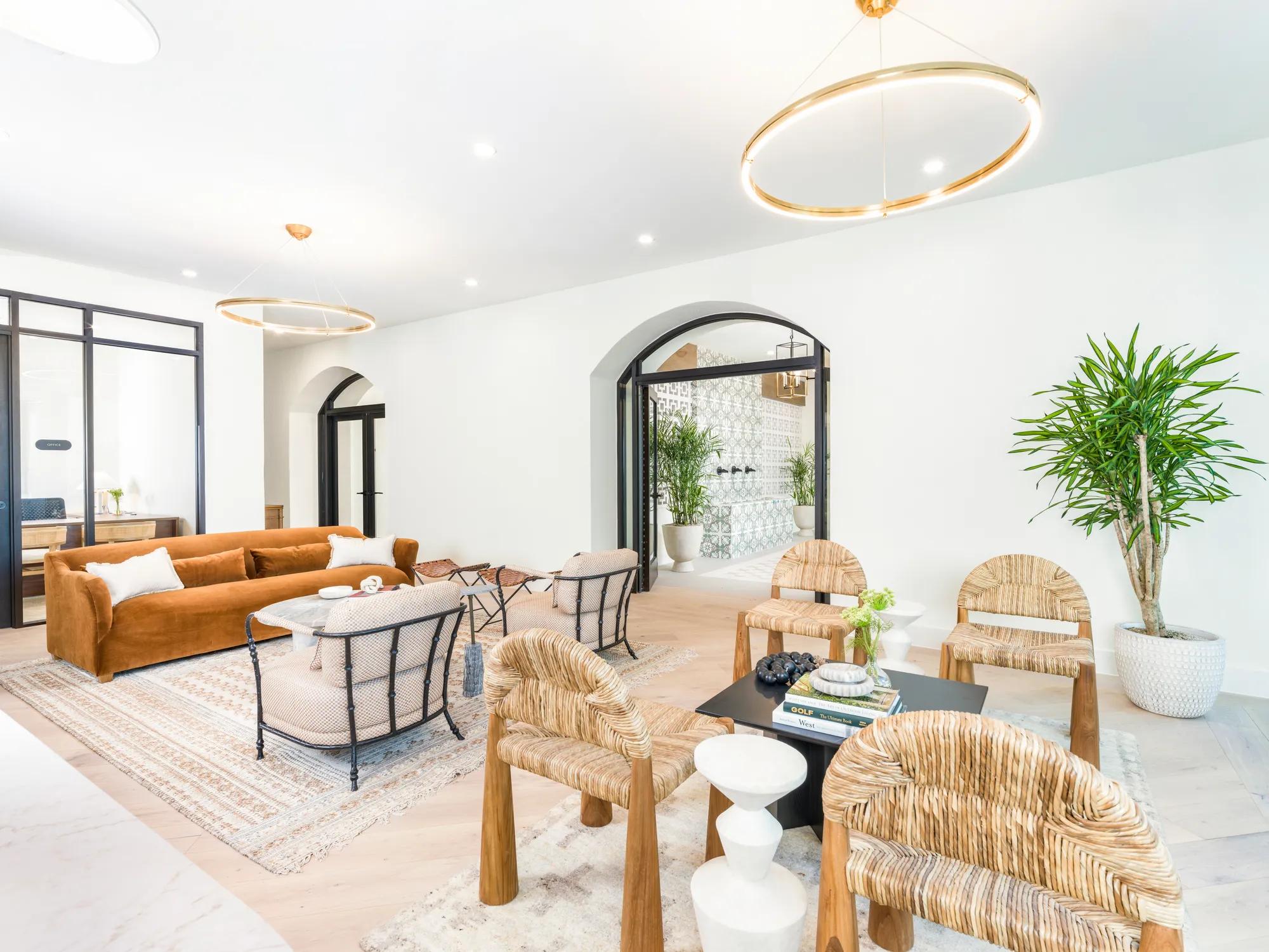 multiple seating areas in lobby with arched entryways modera trailhead apartment homes for rent in dallas texas