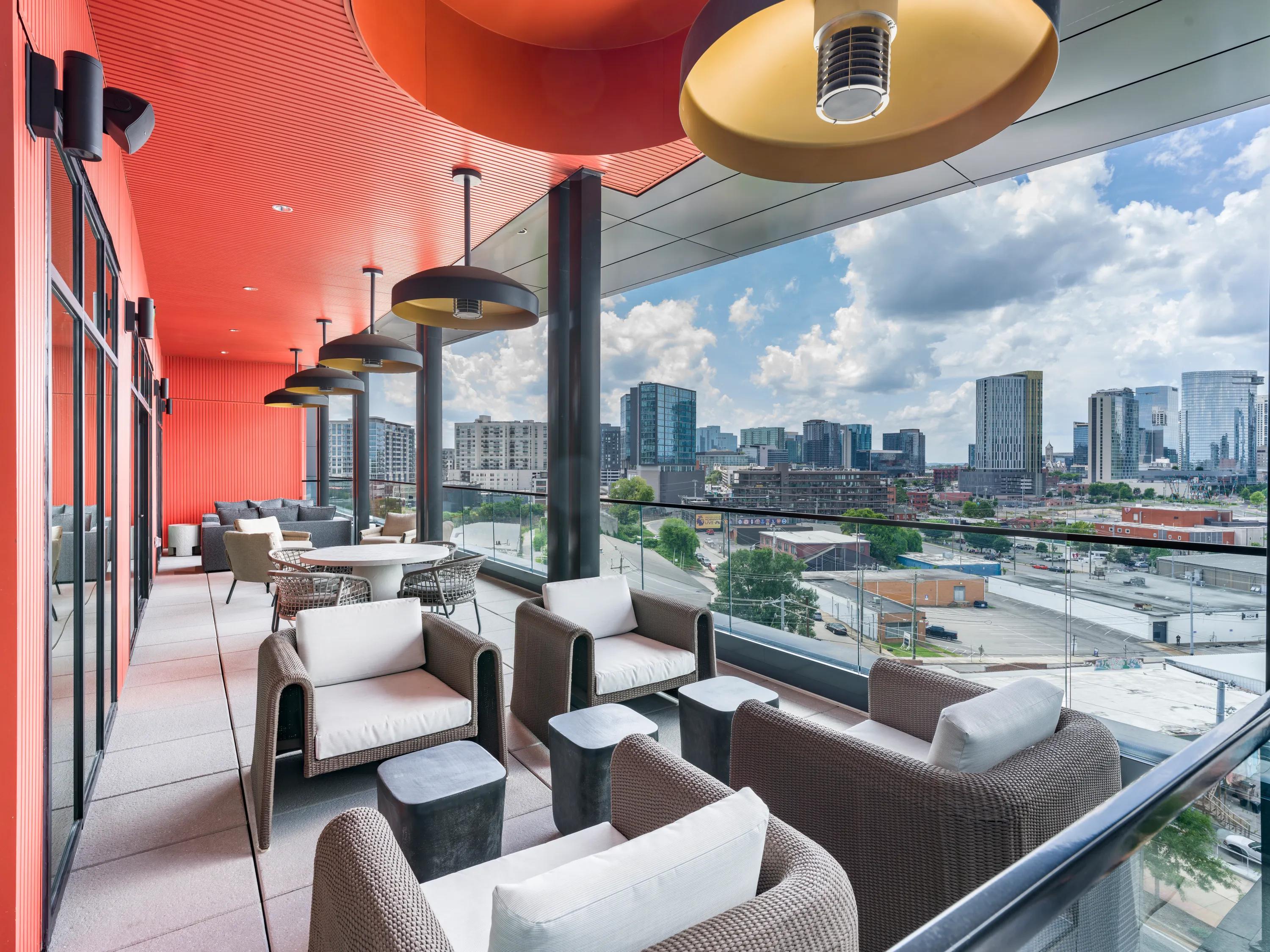 Skydeck with seating overlooking nashville modera sobro apartment homes for rent in nashville tn
