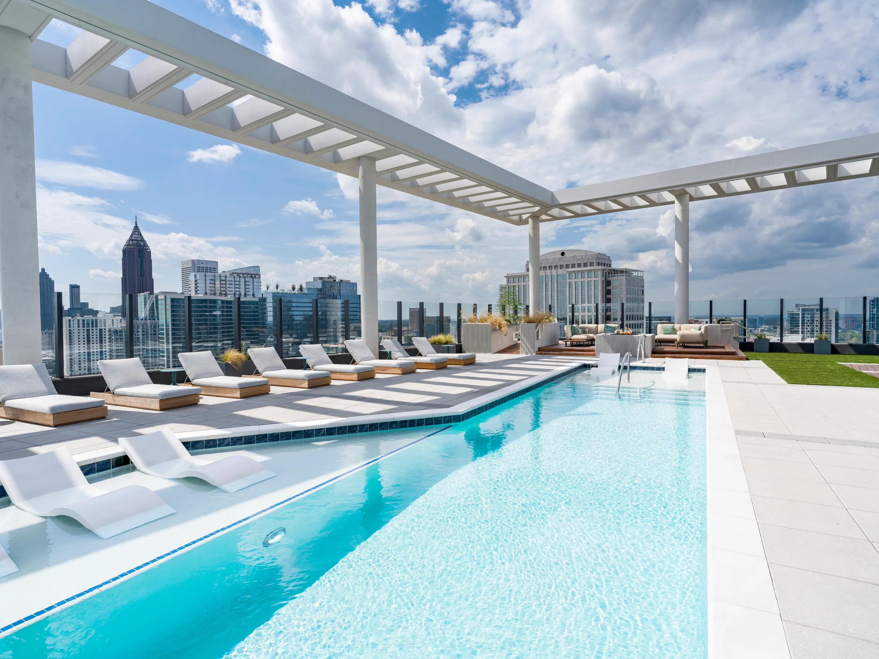 rooftop pool with views of downtown modera parkside apartment homes for rent in atlanta ga