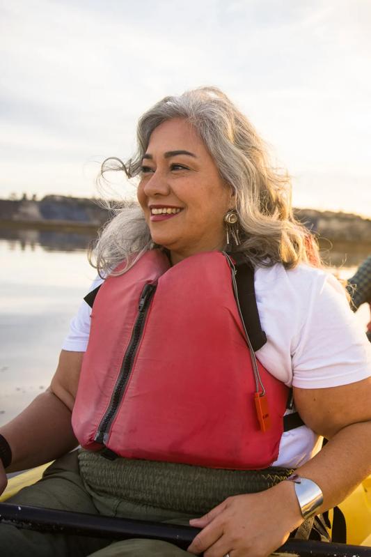 mature couple kayaking modera scottsdale apartments