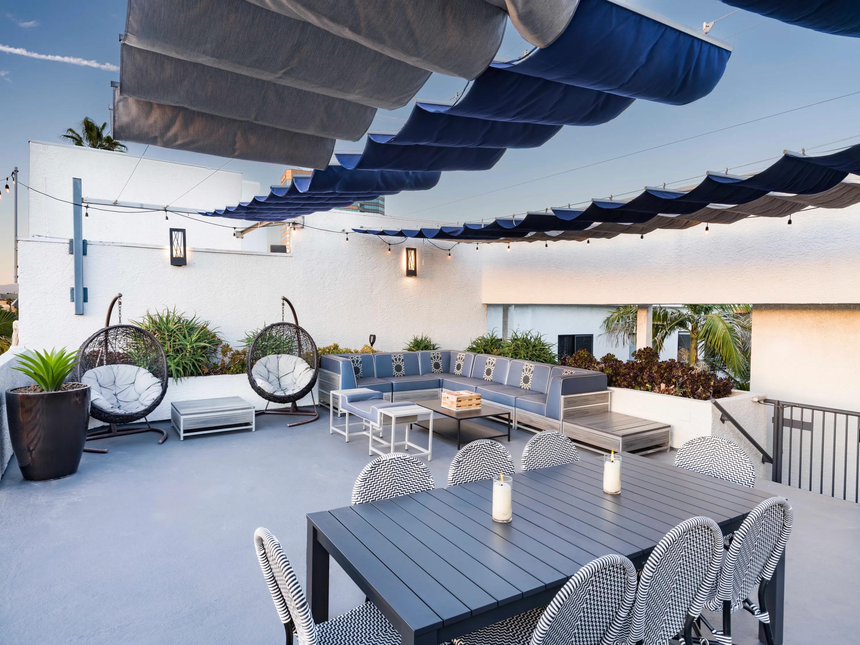 outdoor lounge and firetable alister sherman oaks apartments in sherman oaks ca