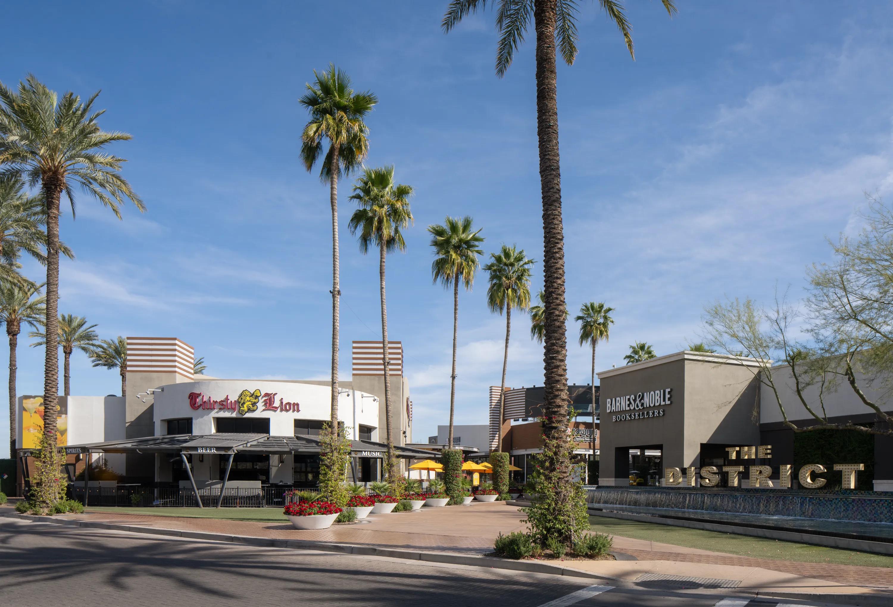 the district featuring the thirsty lion and barnes and noble nearby modera rio salado apartment in tempe az for rent