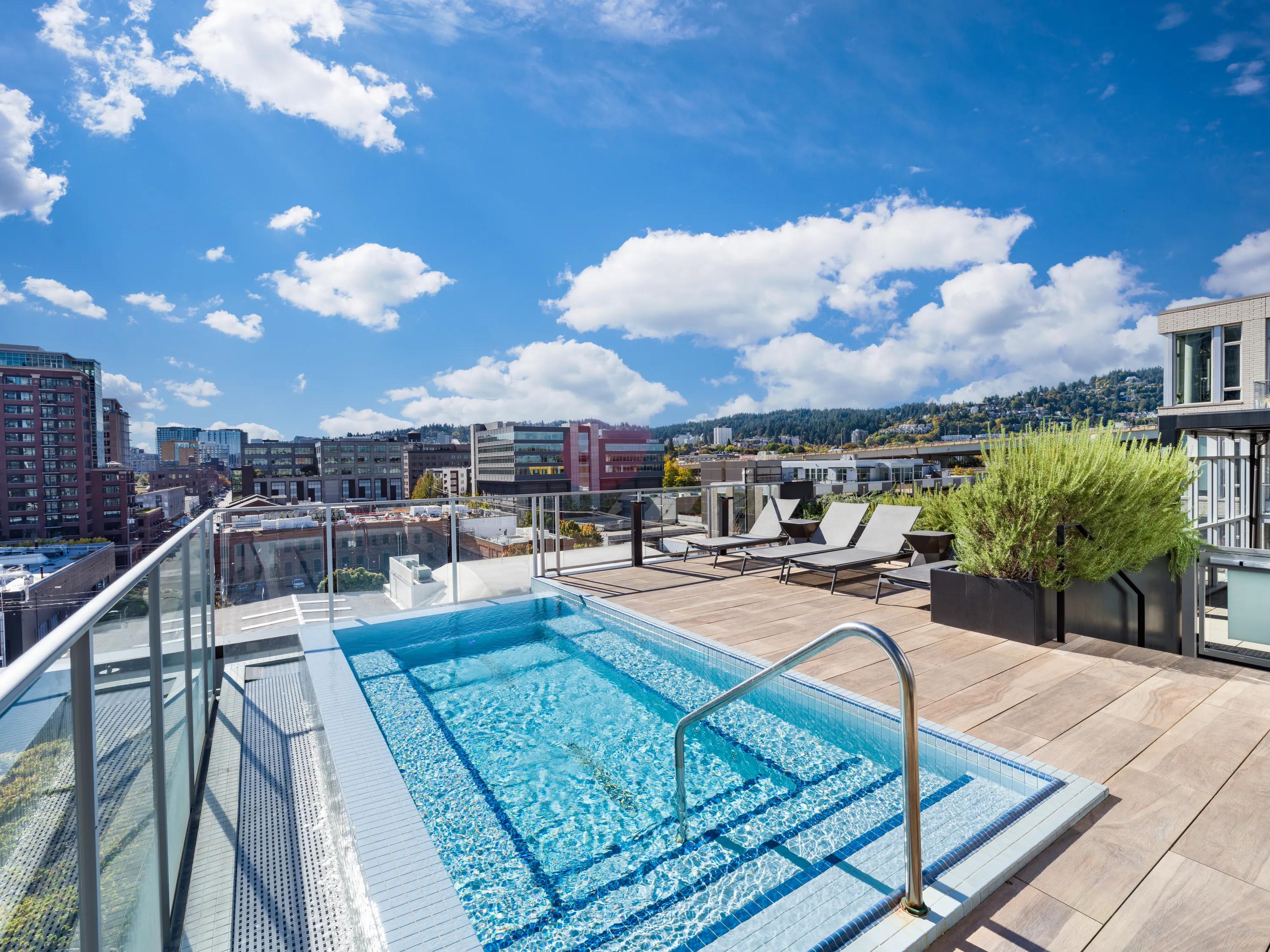 Rooftop desk with infinity spa modera pearl portland or apartments