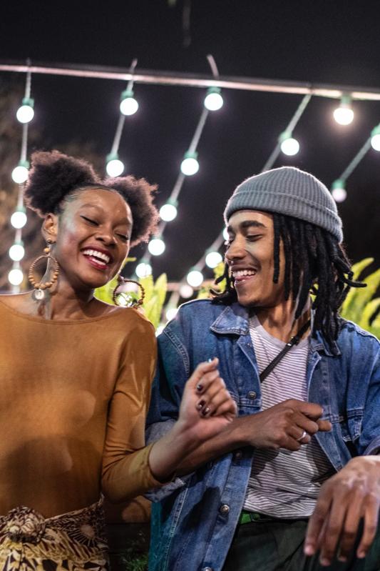 young couple enjoying nightlife modera mcgavock apartments in nashville tn