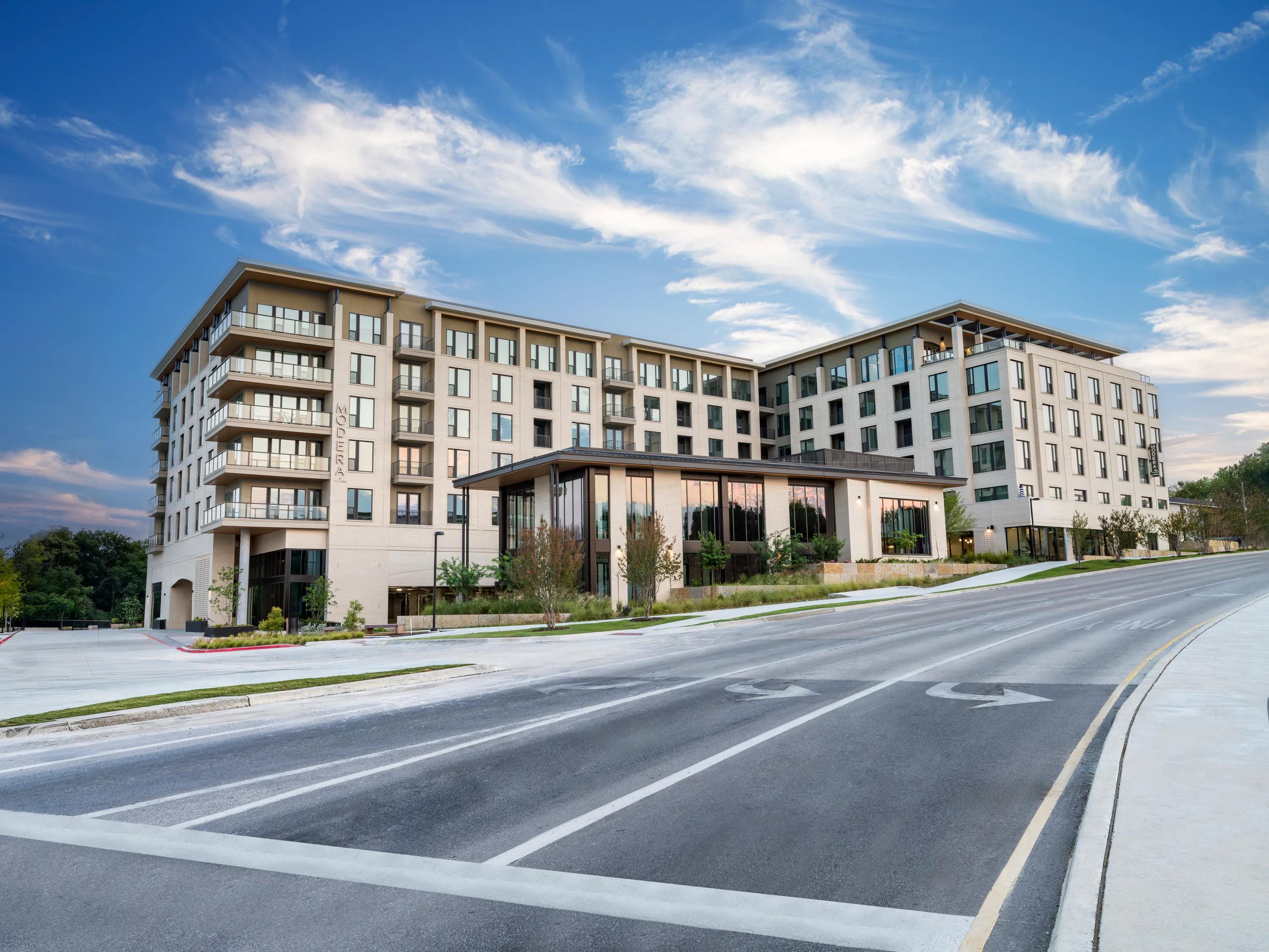 modera trailhead dallas tx apartments exterior retail