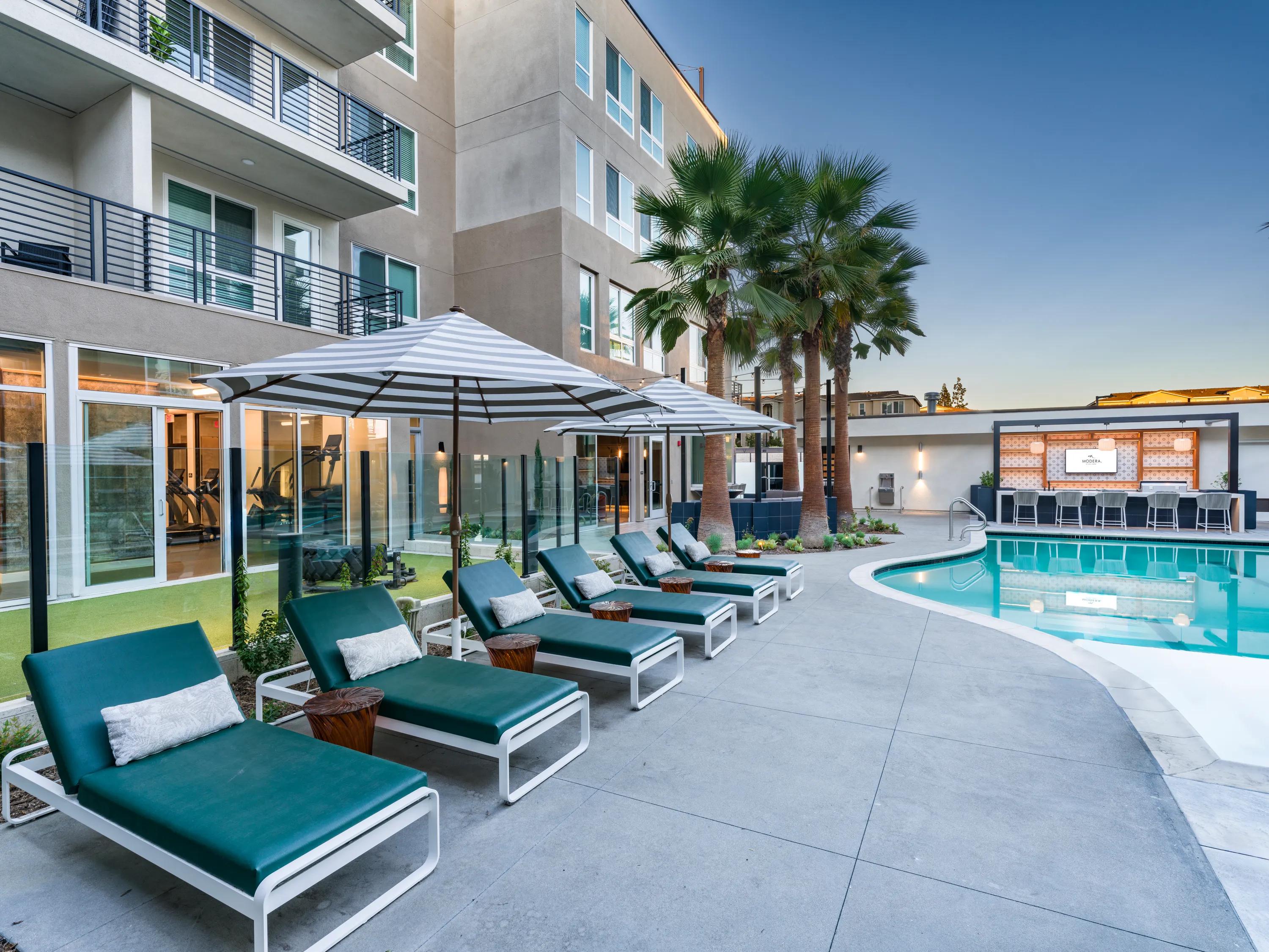 poolside loungers modera pomona apartments pomona ca