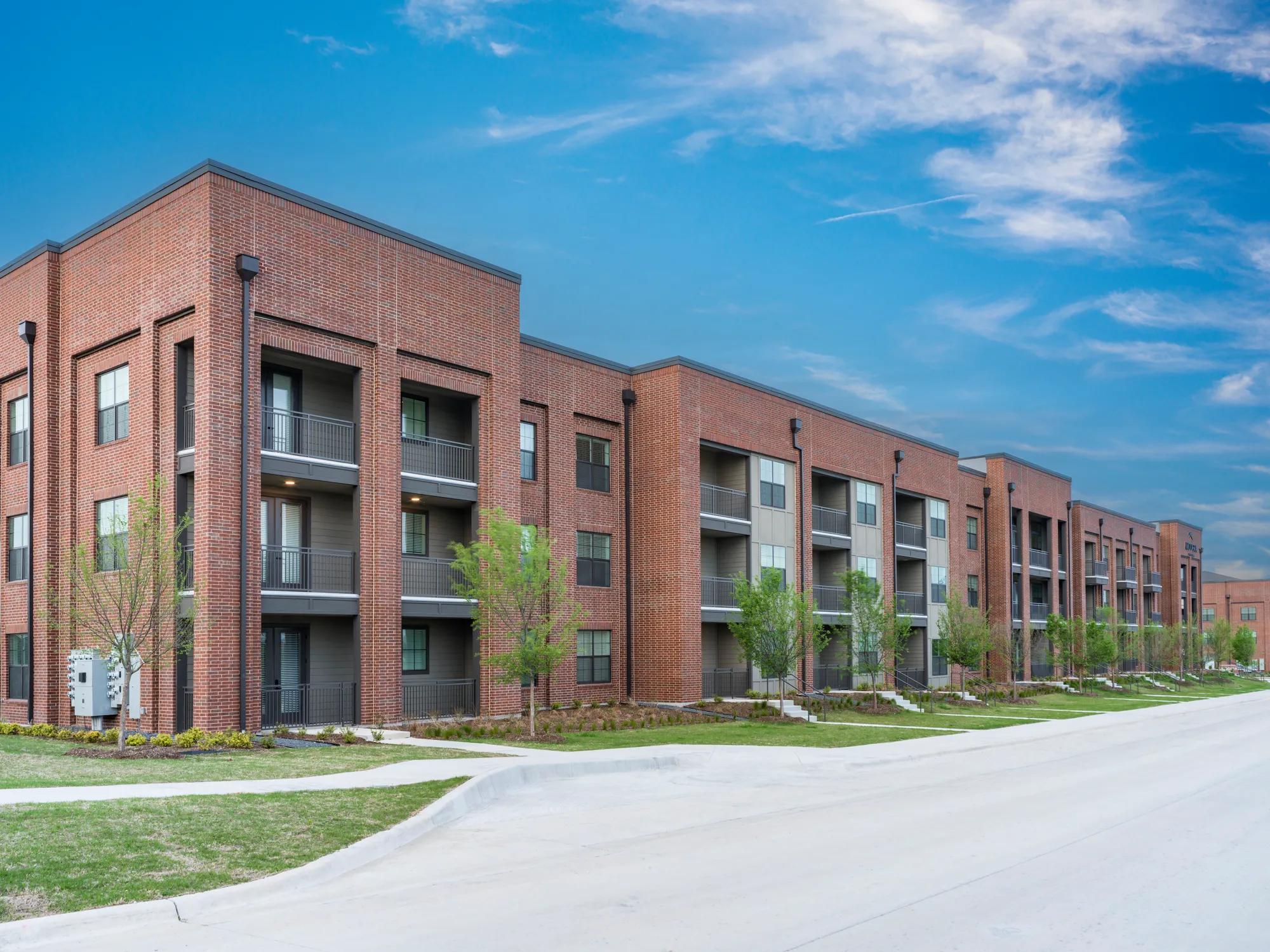 exterior building at street level with balconies modera mckinney ridge apartment homes for rent in tx