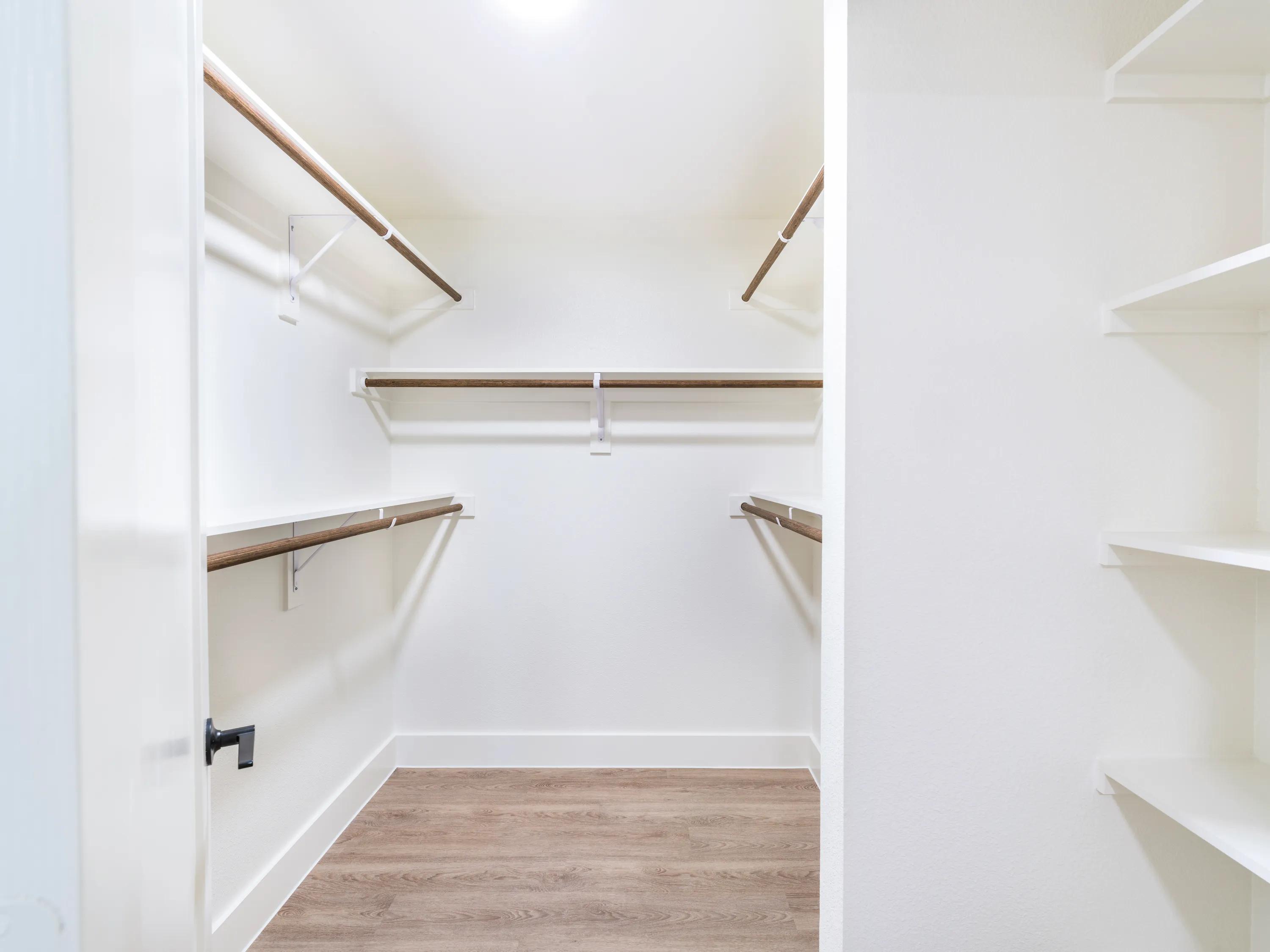 large closets with plenty of space for storage modera st paul apartments dallas tx