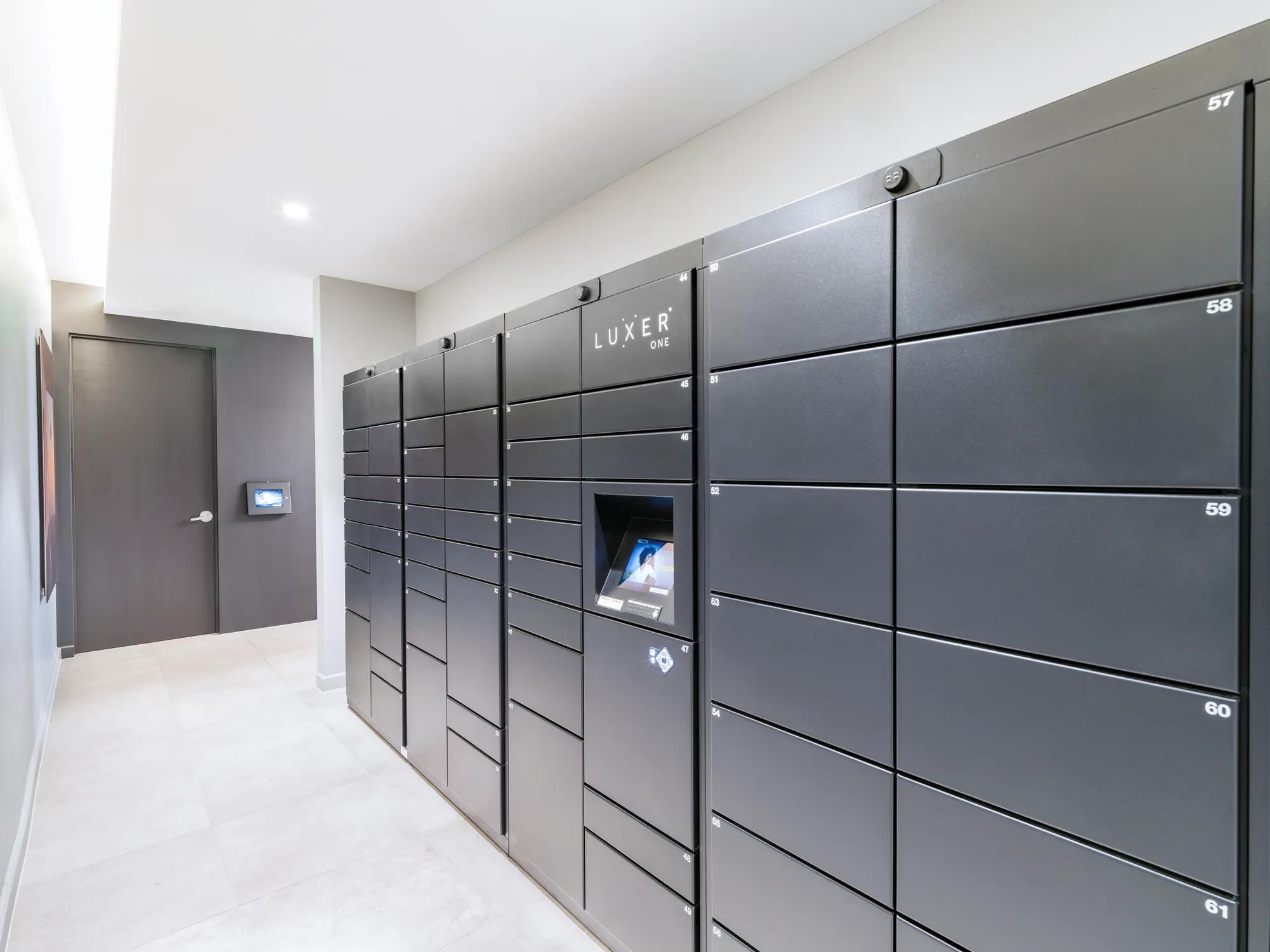 24/7 self-serve package locker system