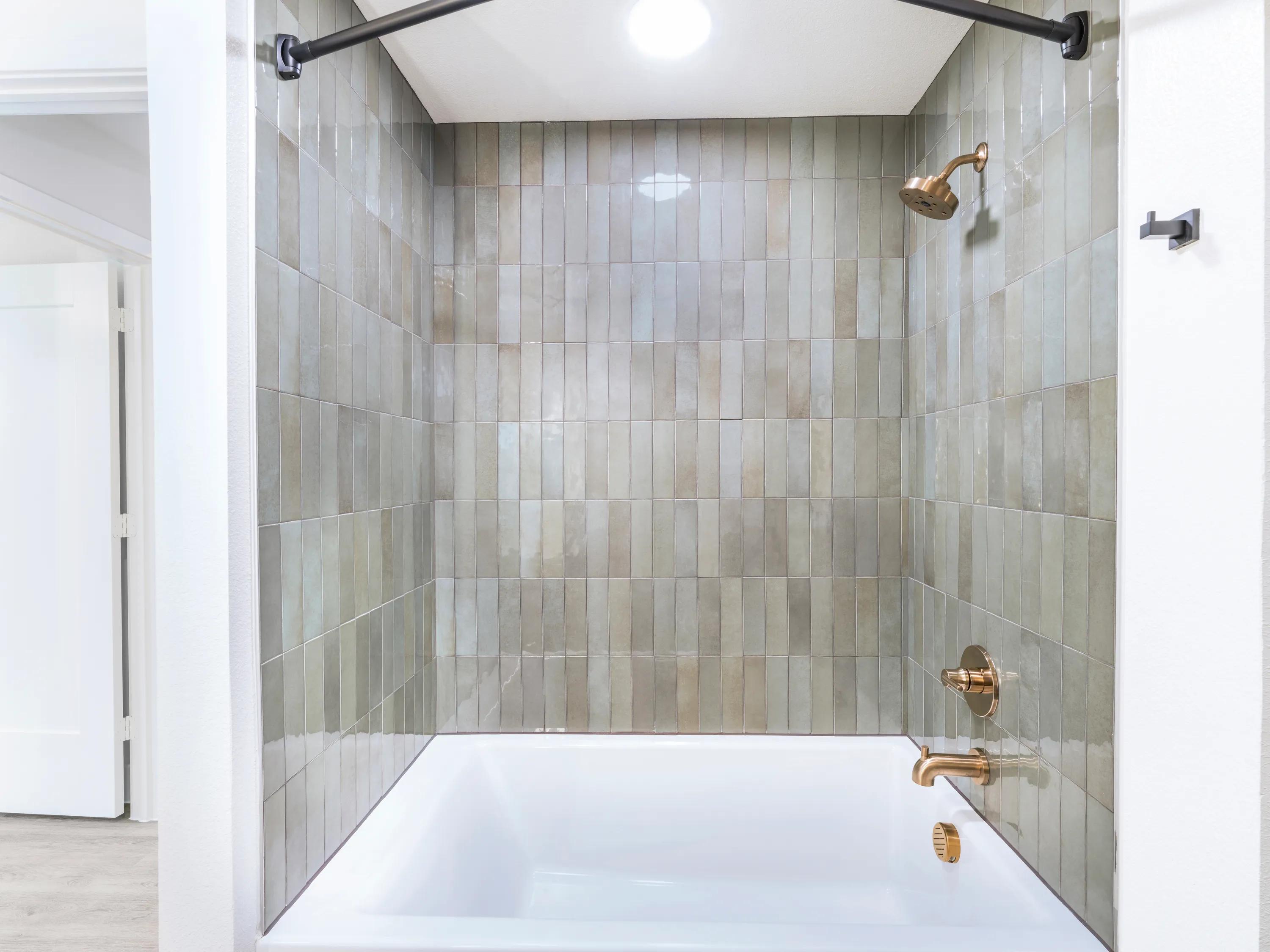 large soaking bathtub with tile surrounds modera st paul apartment homes for rent in dallas tx