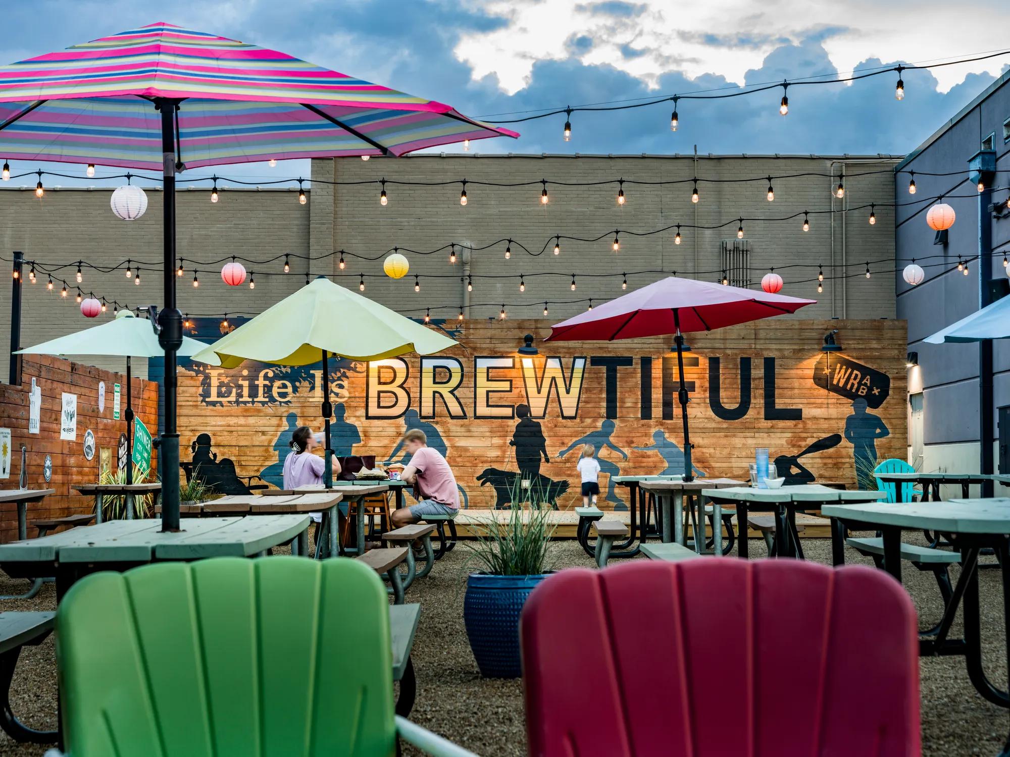 outdoor courtyard at brewery with tables modera trailhead apartment homes for rent in dallas tx