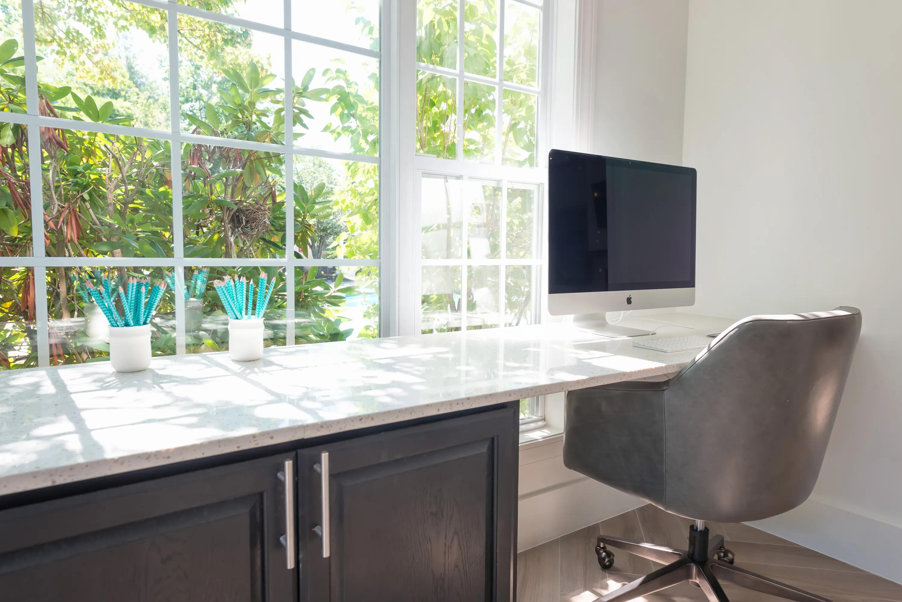 Business Center with Apple Computers | Alister Quincy