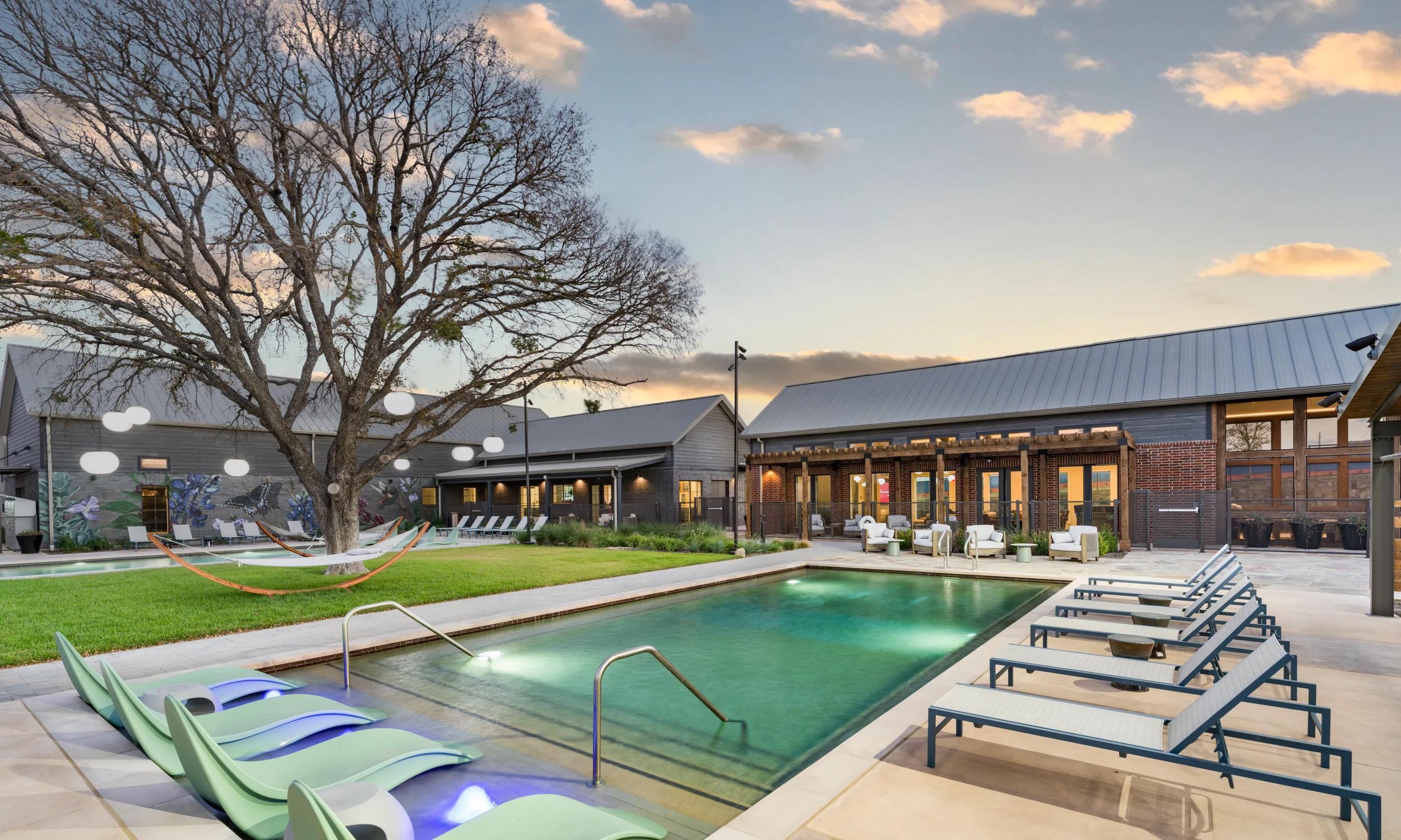 community pool and courtyard modera mckinney ridge apartments in mckinney tx