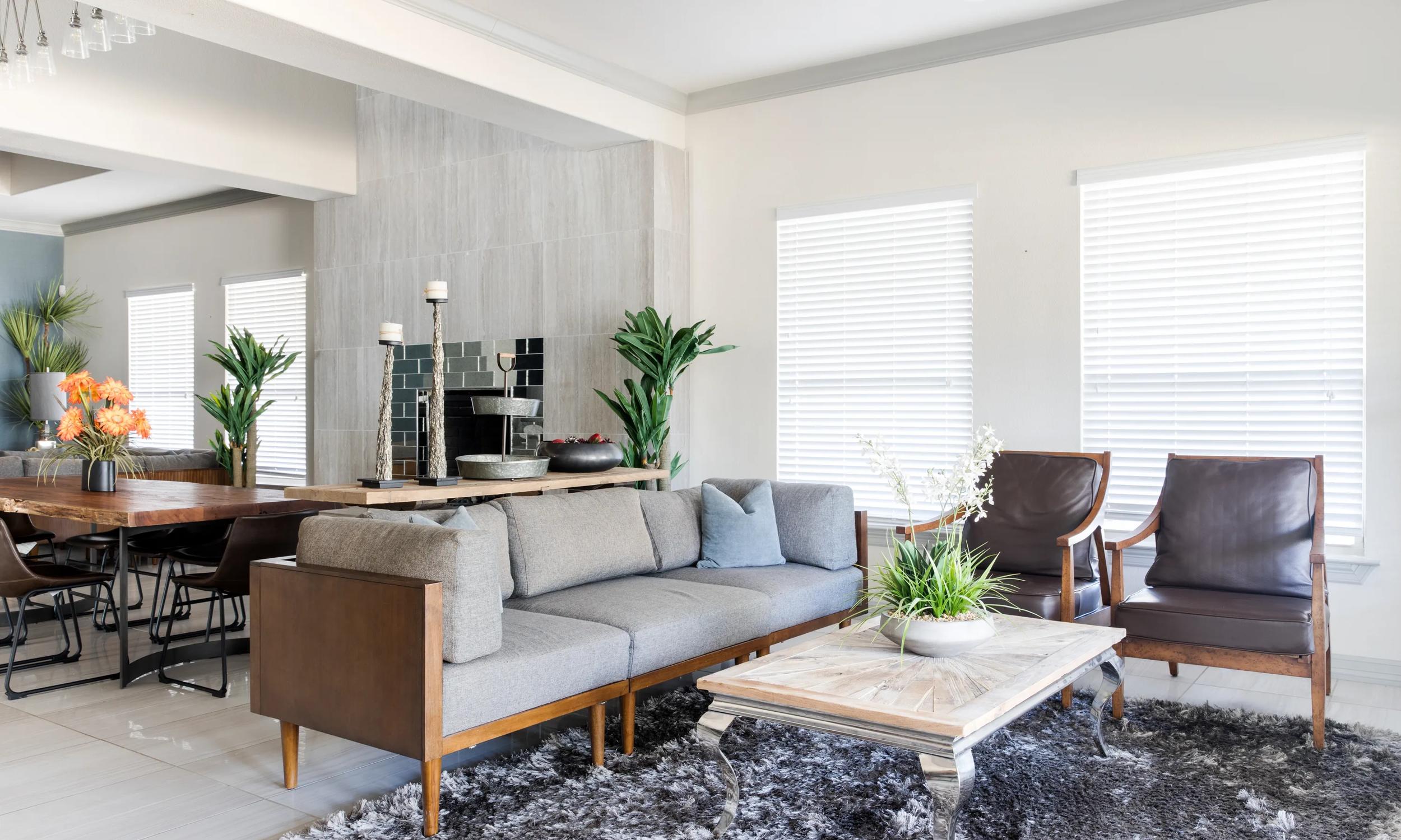 alister oak hill apartments in austin tx leasing lobby and lounge