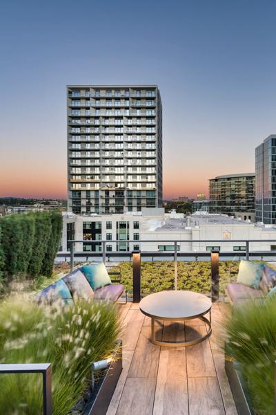Modera pearl rooftop lounge and firepit portland apartments mobile