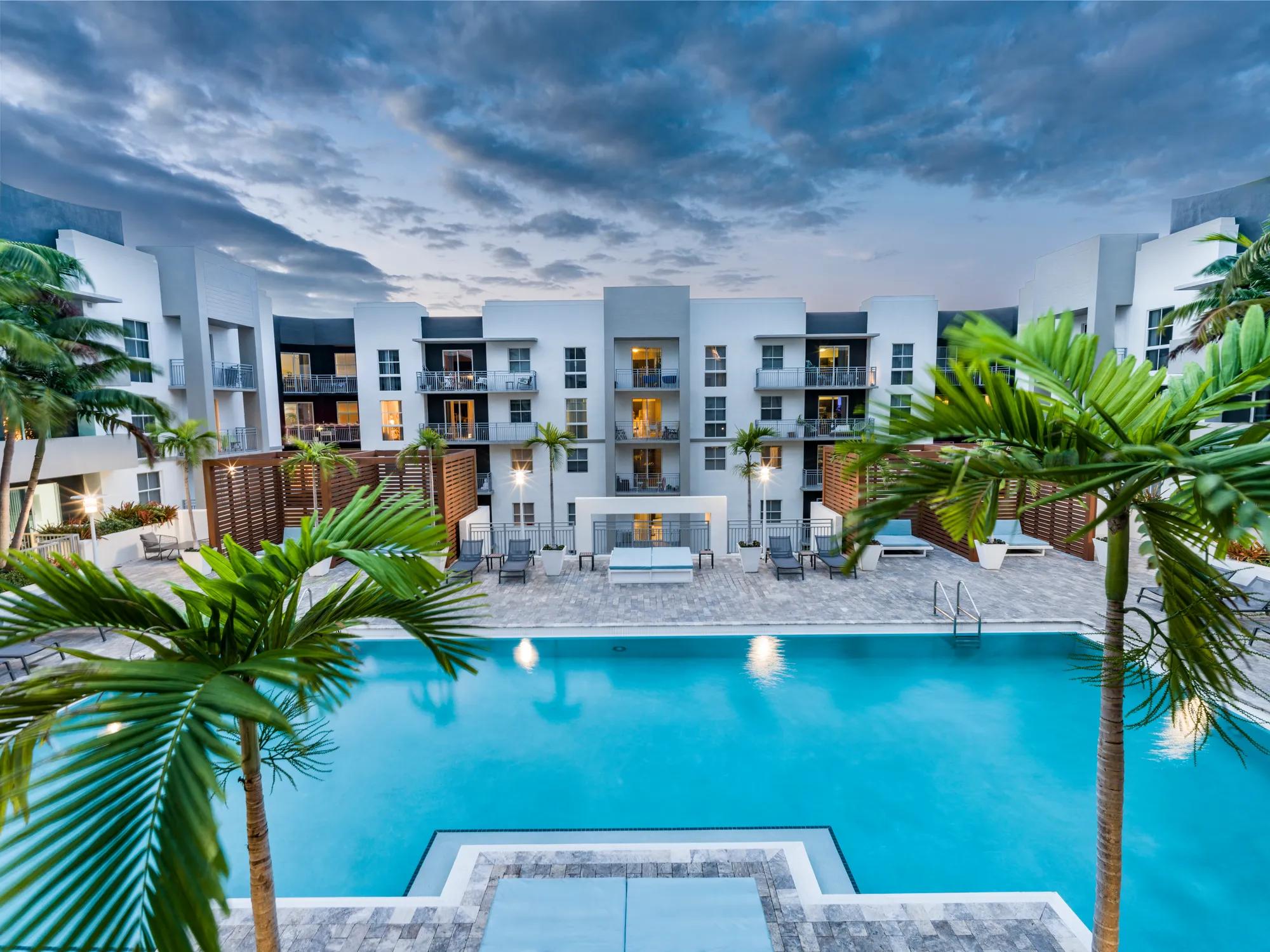 pool area modera douglas station miami florida apartments