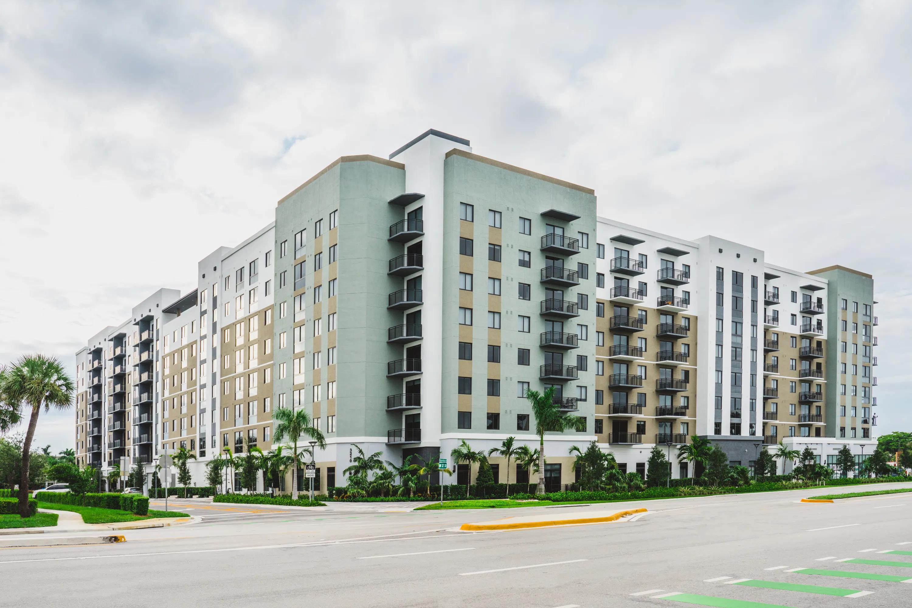 exterior of modera coral springs apartment homes in florida