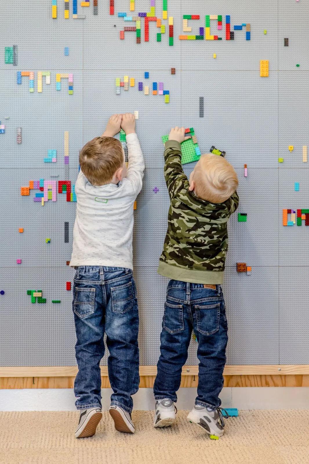 kids playing in maker space Modera Walsh Heights apartments in aledo tx