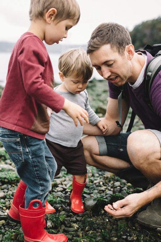 modera shoreline apartments in shoreline wa near seattle father and young sons picking up shells