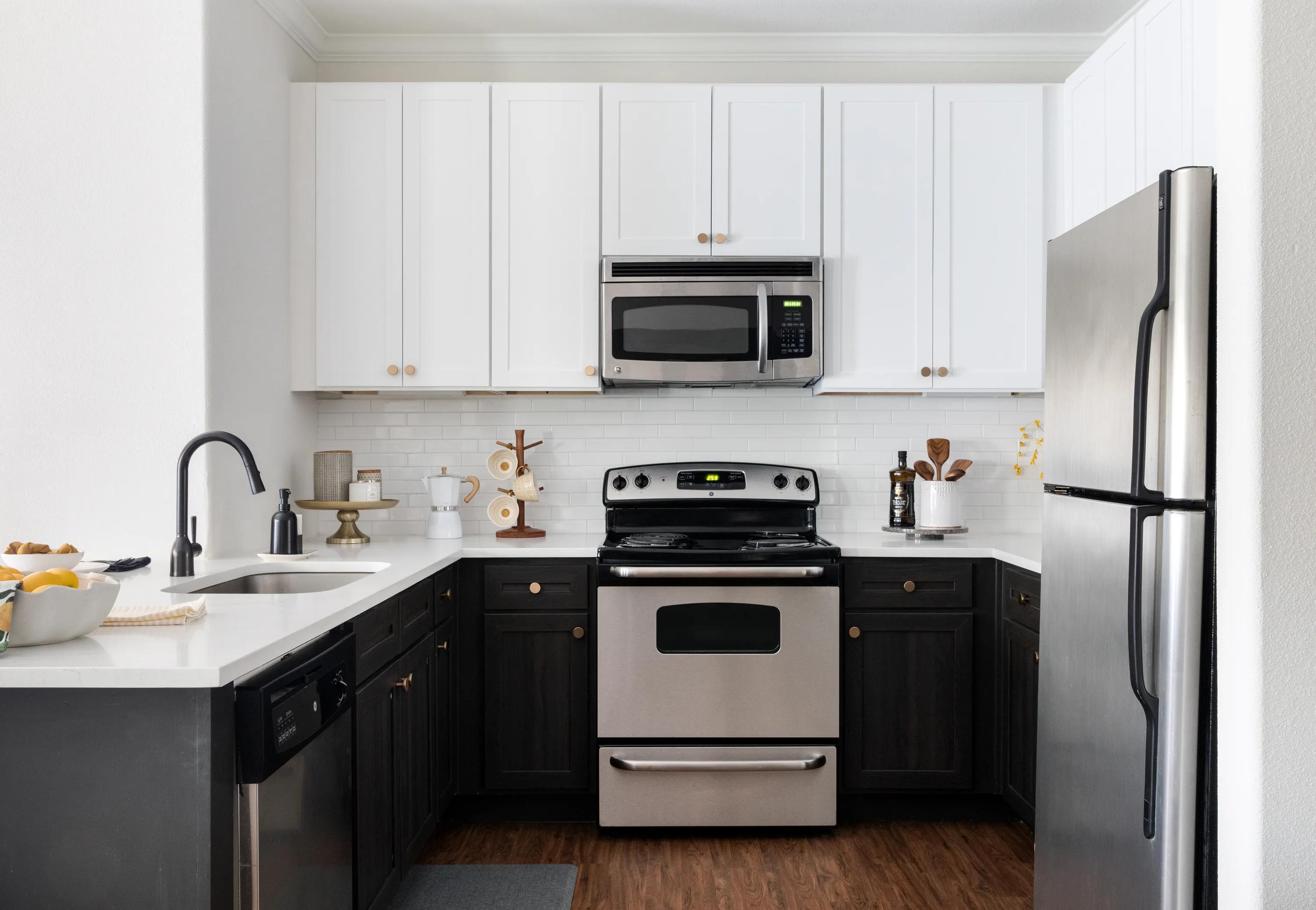 Newly renovated, chef-inspired kitchens with granite countertops alister oak hill apartments in austin tx