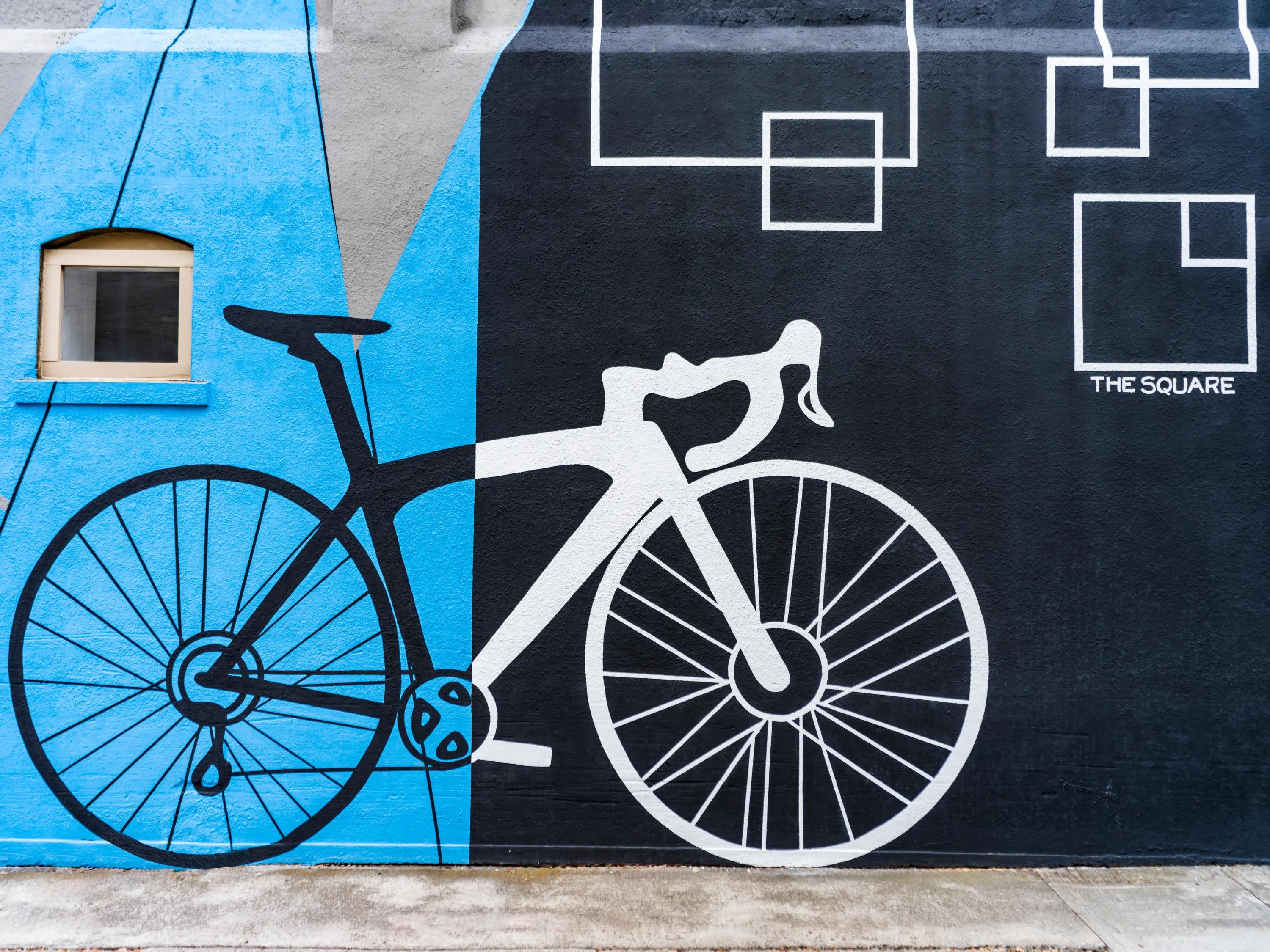 Public art and bike-friendly amenities near modera ridgeline mckinney texas apartments