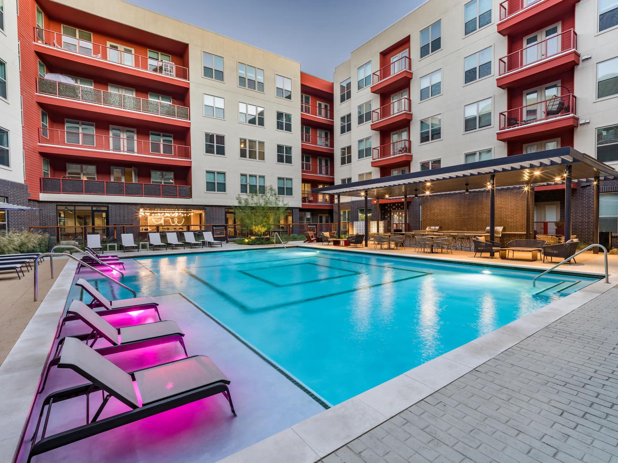 pool at modera eado with sundeck and lights modera eado apartment