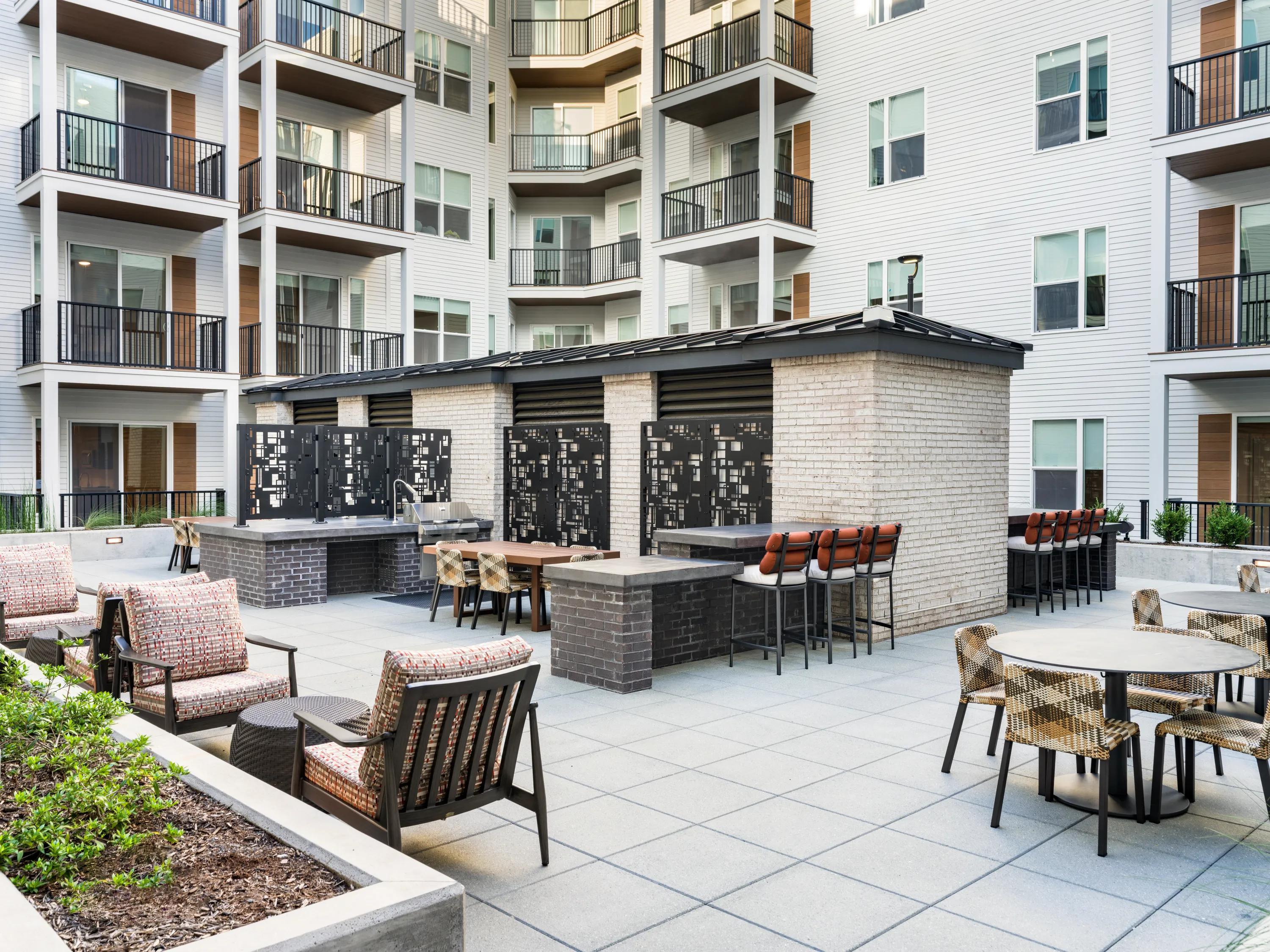 courtyard with grills modera loso apartment homes for rent in charlotte nc