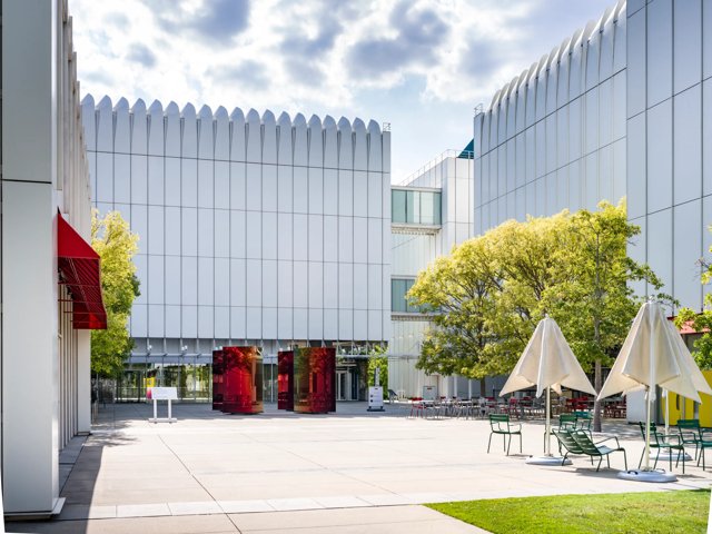 entrance to high museum atlanta near modera parkside apartments