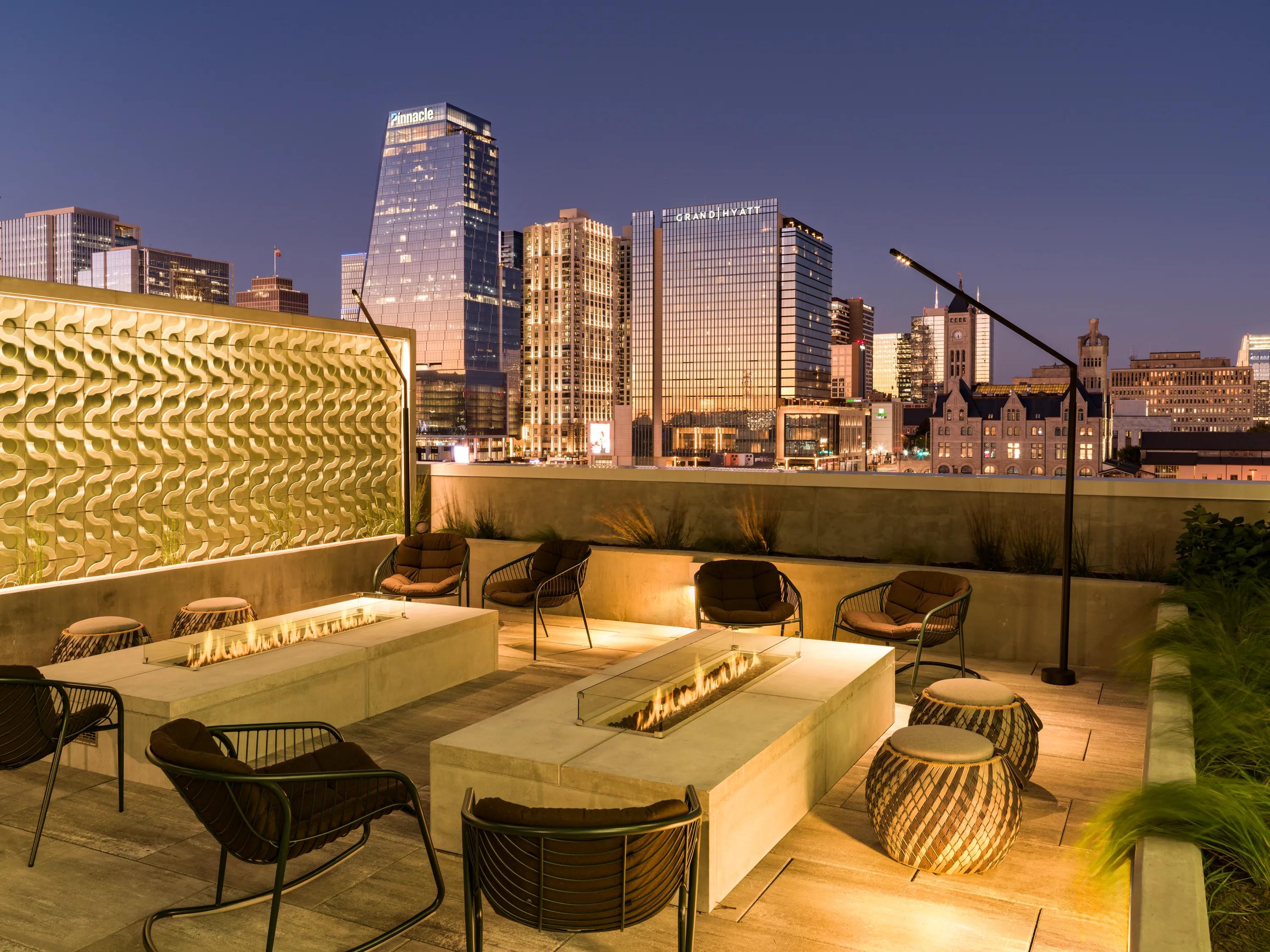 rooftop terrace with views of nashville modera mcgavock apartment homes for rent in nashville tn