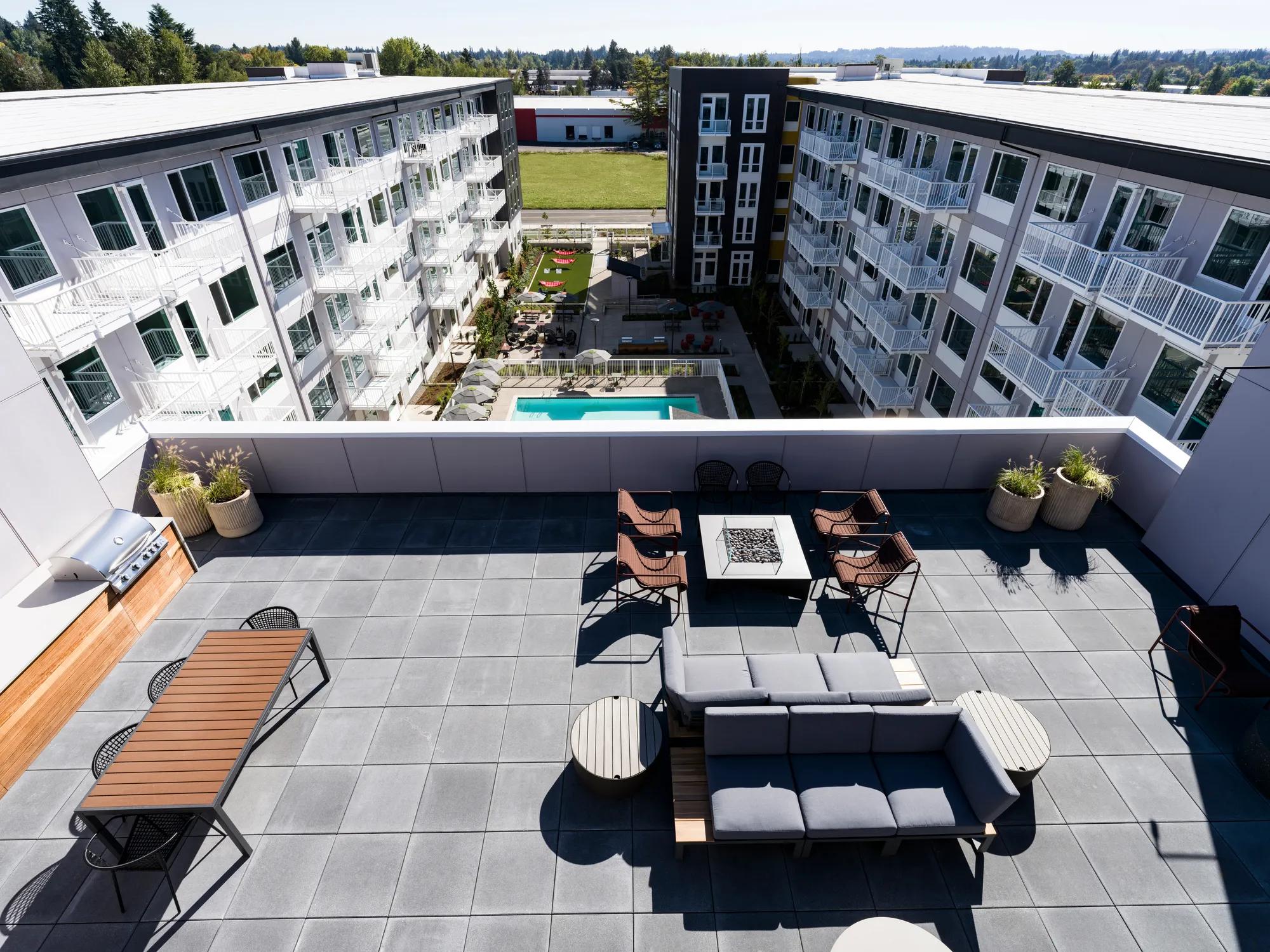 5th floor lounge modera raleigh hills