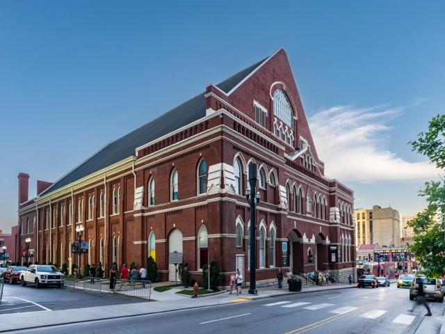 exterior building of brick auditorium modera mcgavock apartment homes for rent in nashville tn