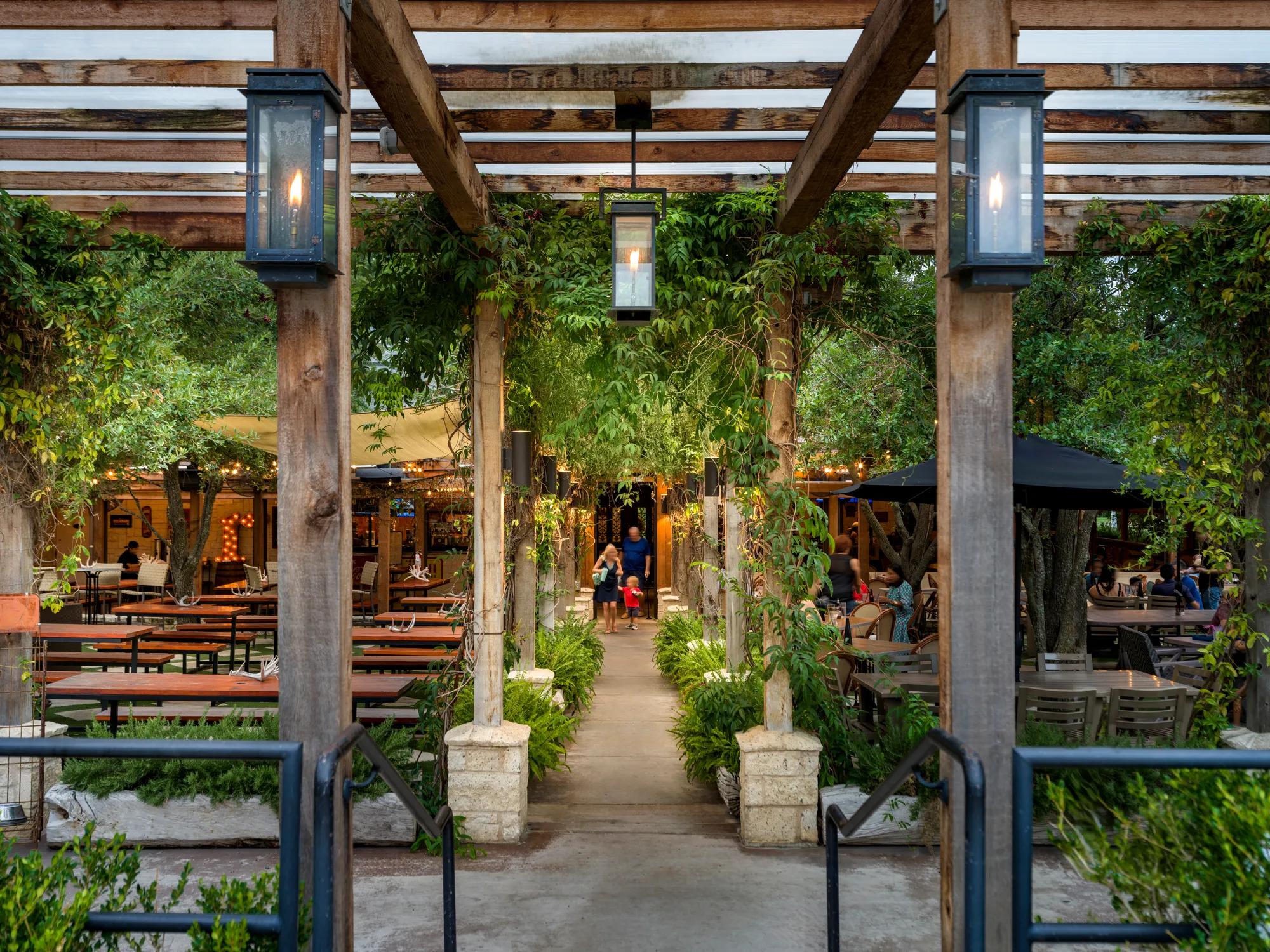 covered courtyard with green vegetation modera trailhead apartment homes for rent in dallas tx