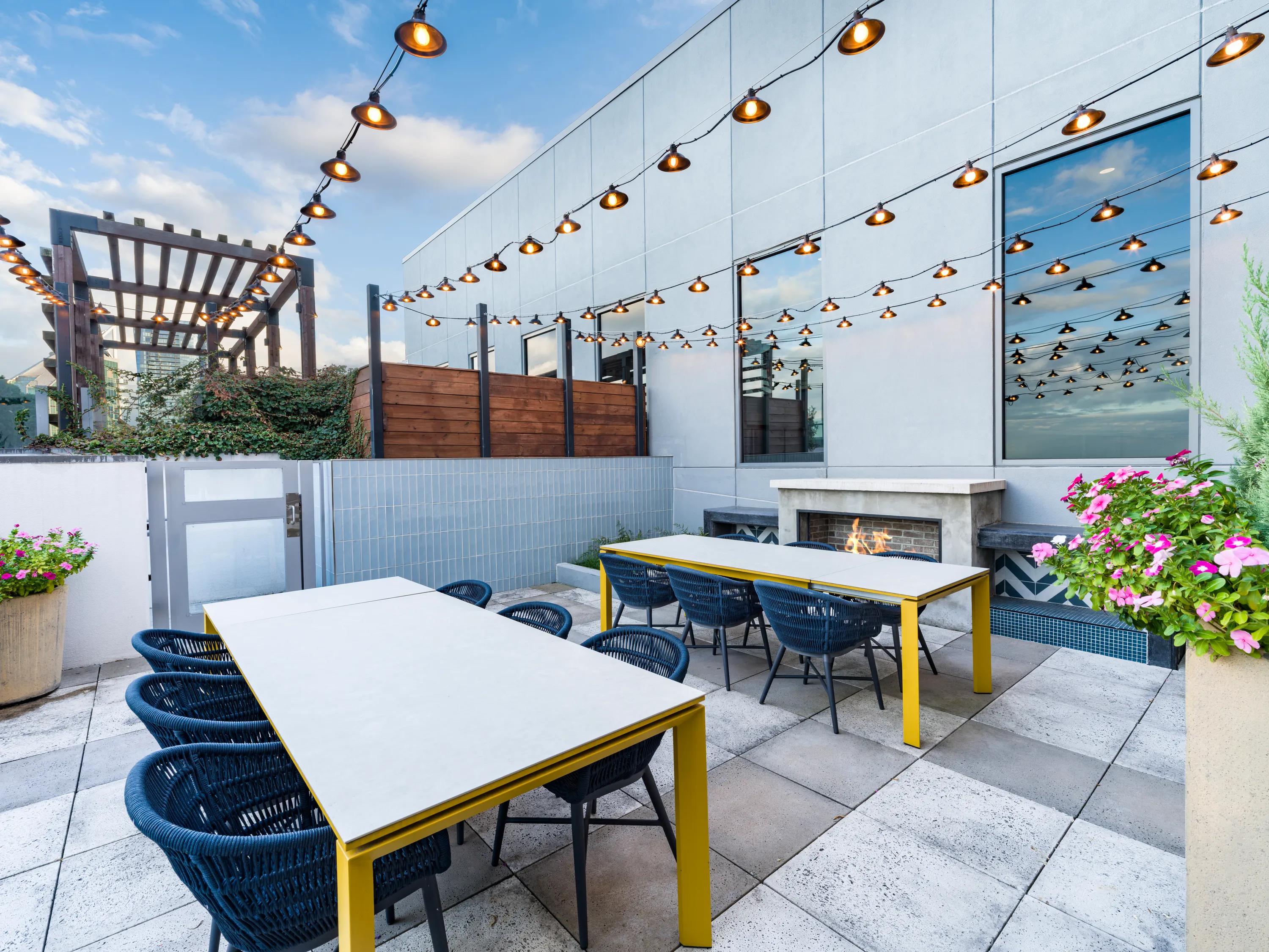 rooftop lounge with views of atlanta modera old ivy apartments in atlanta ga